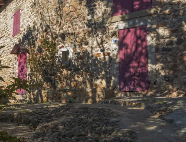 Authentique studio proche des commerces à Vaugines — Provence