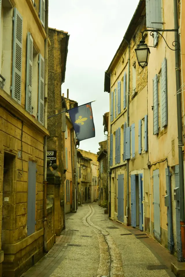 Charmant studio plein de charme à Saint-Maime — Provence
