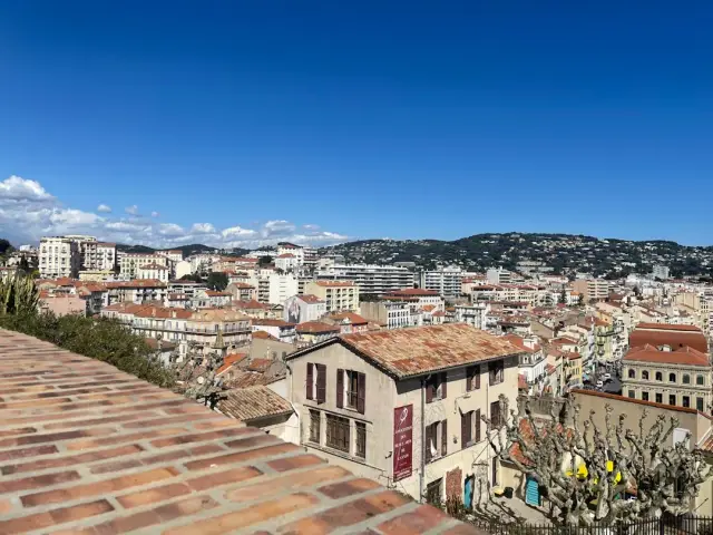 Spacieux loft avec vue à Saint-André-de-la-Roche — Provence