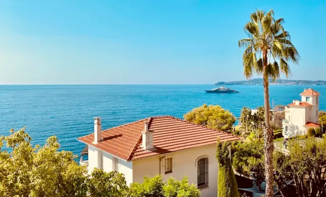 Cosy villa en centre-ville à Belgentier — Provence