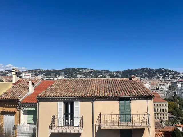 Élégant studio avec terrasse à Villelaure — Provence